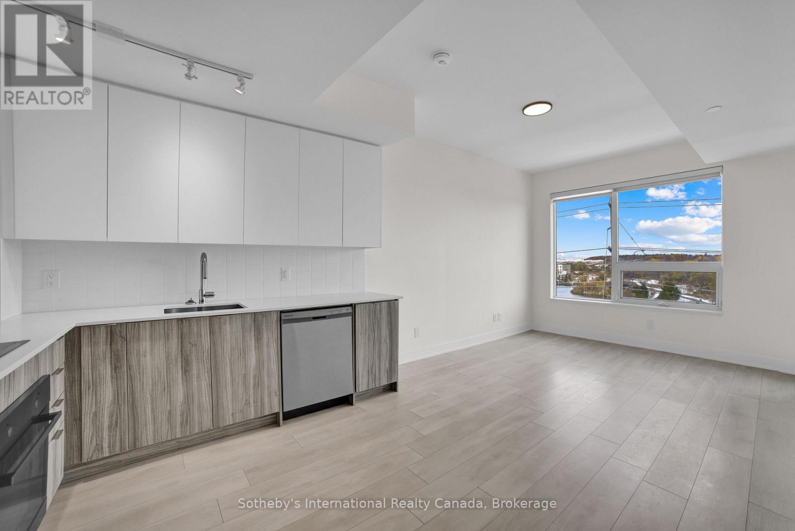 413 - 2489 Taunton Road, Oakville, Ontario L6H 3R9 - Photo 6 - W12540196