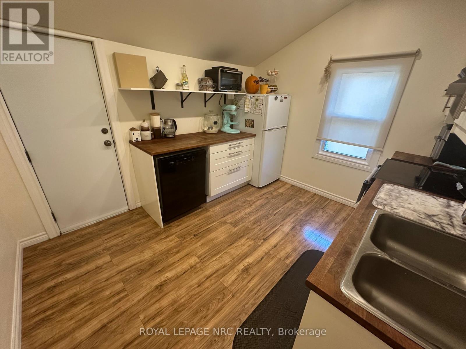 3 Portland Street, Thorold, Ontario  L2V 1R9 - Photo 11 - X12540156