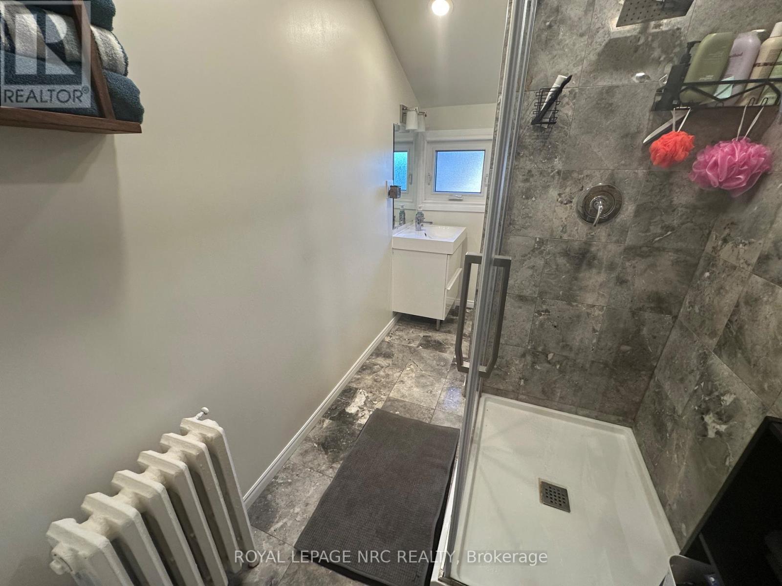 3 Portland Street, Thorold, Ontario  L2V 1R9 - Photo 22 - X12540156