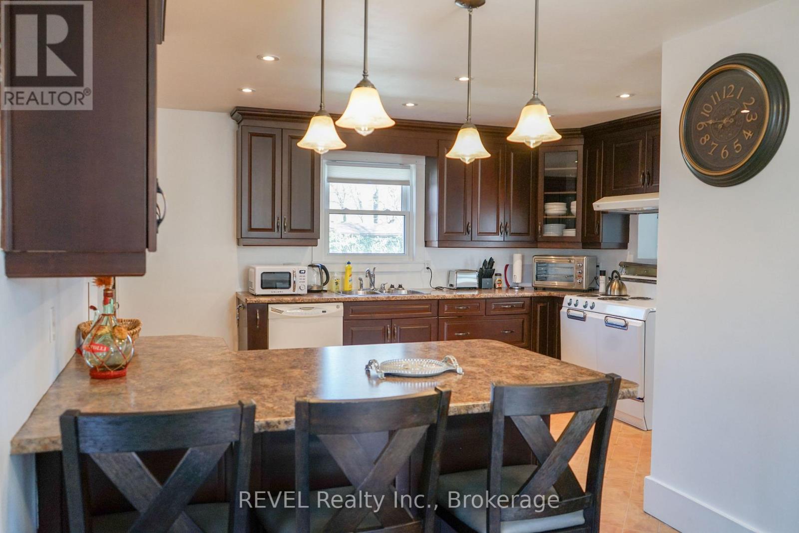 4046 MAIN STREET, Niagara Falls, Ontario