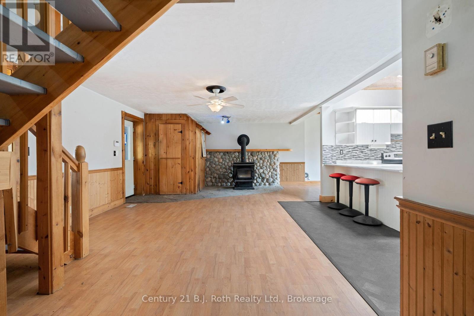 2377 Fraserburg Road, Lake Of Bays, Ontario  P1L 1X3 - Photo 10 - X12540190