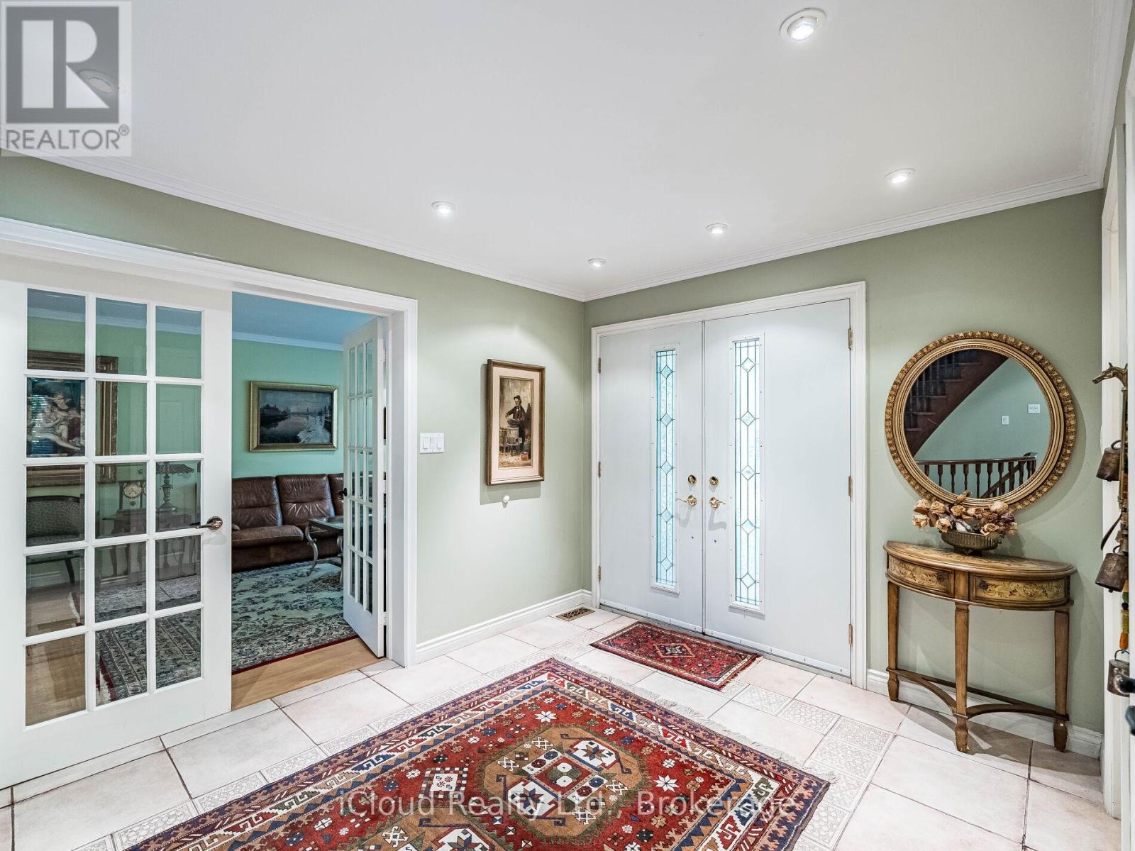 1529 Ballyclare Drive, Mississauga, Ontario  L5C 1J4 - Photo 7 - W12474197