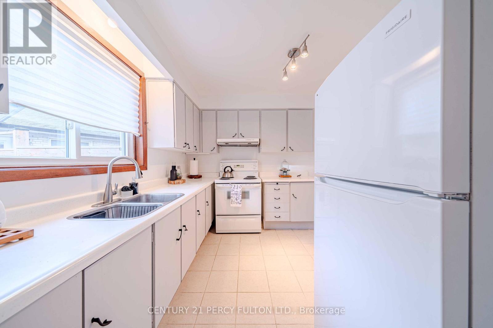 3 Griselda Crescent, Toronto, Ontario  M1G 3P5 - Photo 12 - E12537366