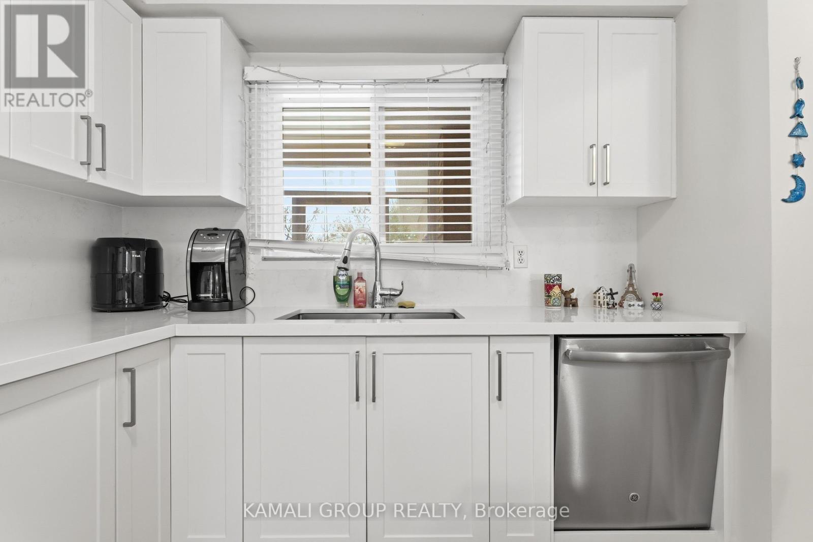 Main - 112 Kersey Crescent, Richmond Hill, Ontario  L4C 5V8 - Photo 6 - N12534920