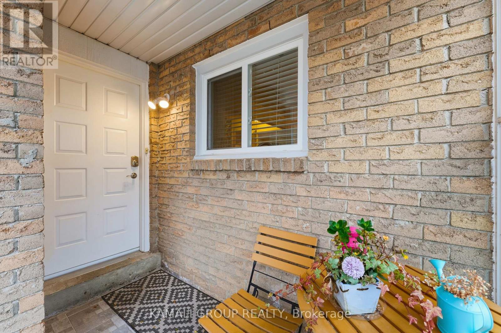 Main - 112 Kersey Crescent, Richmond Hill, Ontario  L4C 5V8 - Photo 3 - N12534920