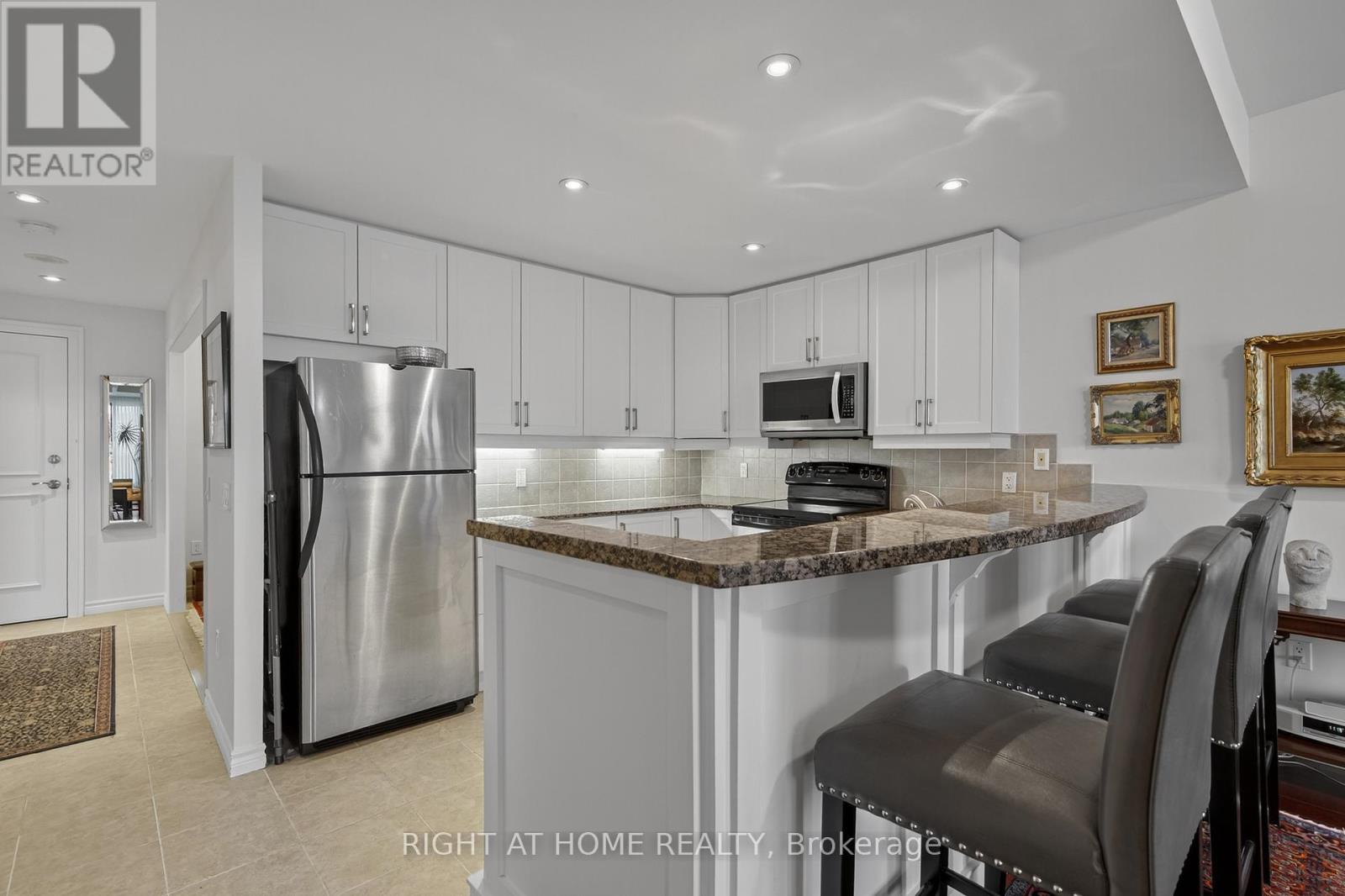 409 - 6 Toronto Street, Barrie, Ontario L4N 9R2 - Photo 6 - S12526486