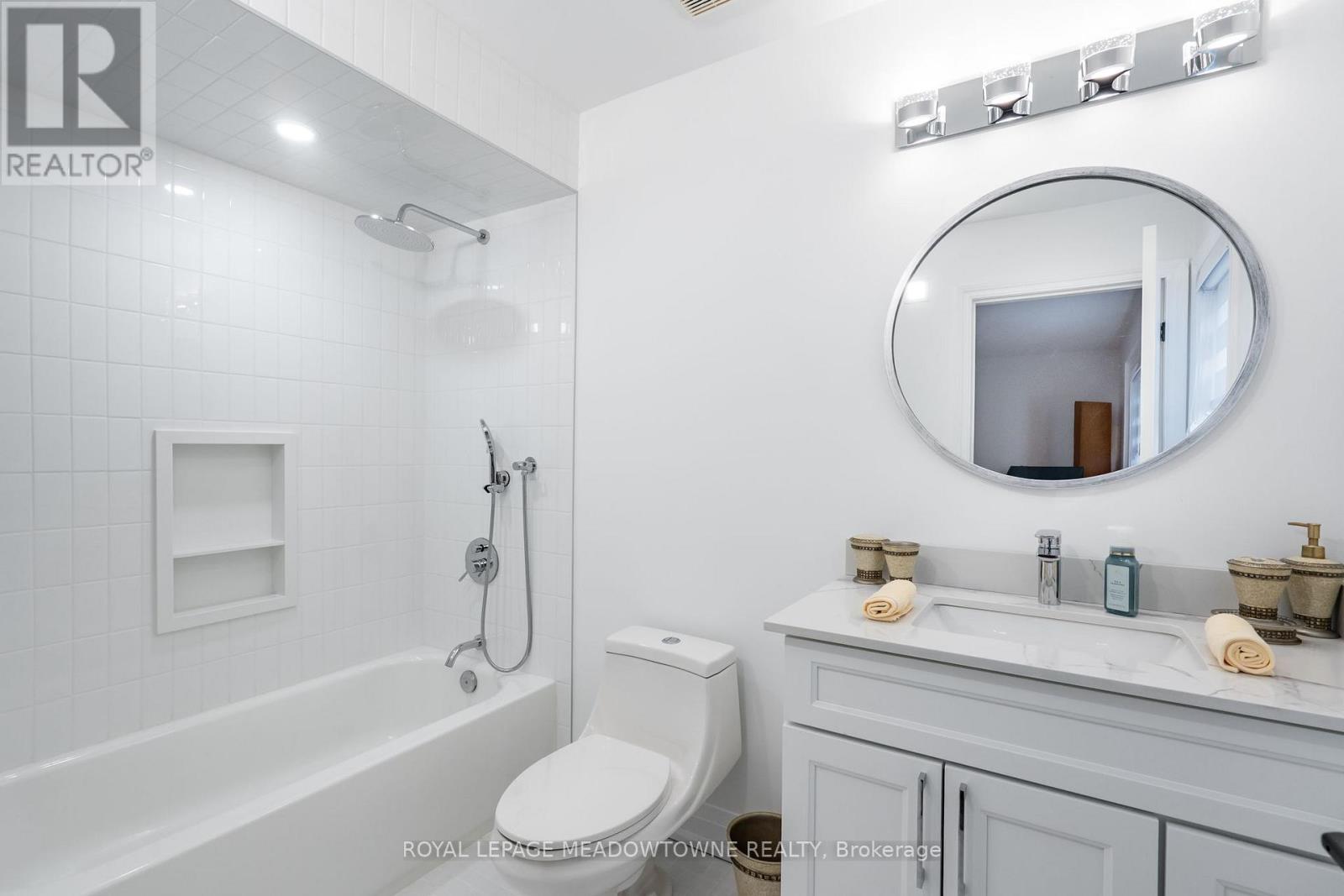 26 Emperor Drive, Brampton, Ontario  L6P 1X5 - Photo 21 - W12535154