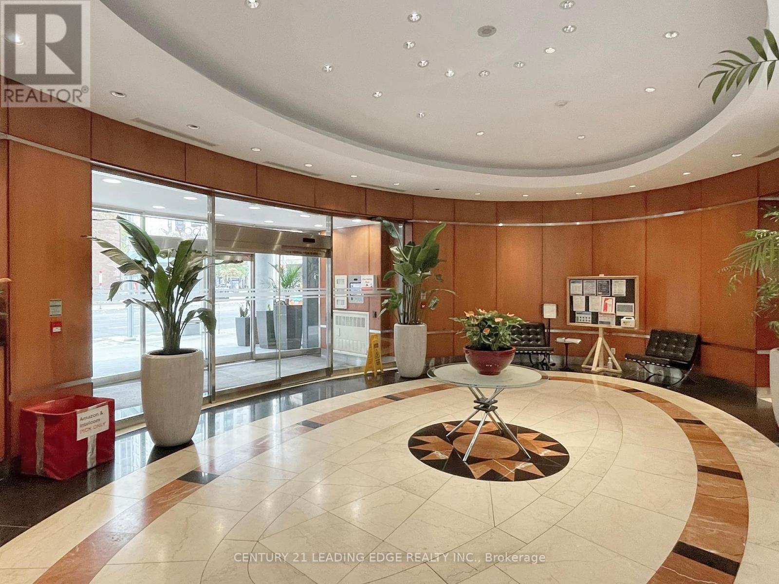 401 - 1121 Bay Street, Toronto, Ontario  M5S 3L9 - Photo 2 - C12537350