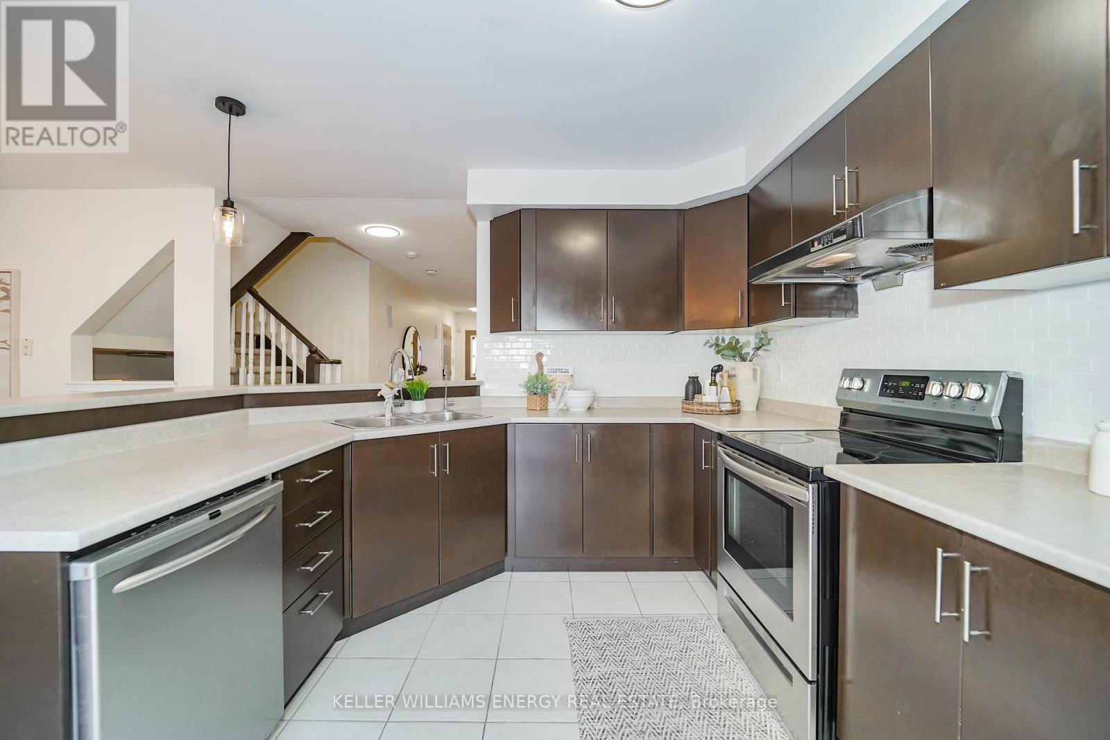 38 Elliottglen Drive, Ajax, Ontario  L1Z 0H2 - Photo 9 - E12540500