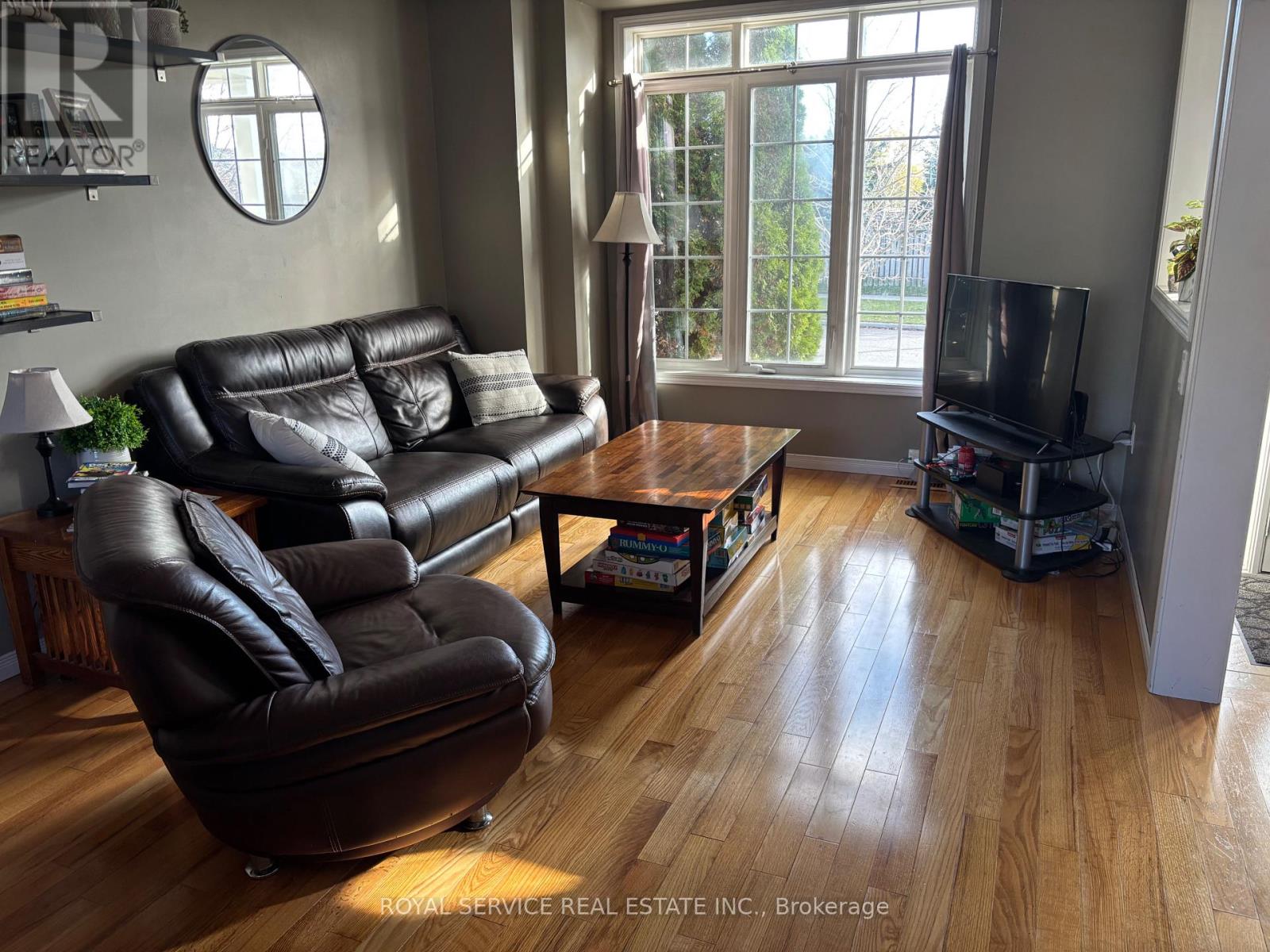 754 Carlisle Street, Cobourg, Ontario K9A 0C6 - Photo 3 - X12540476