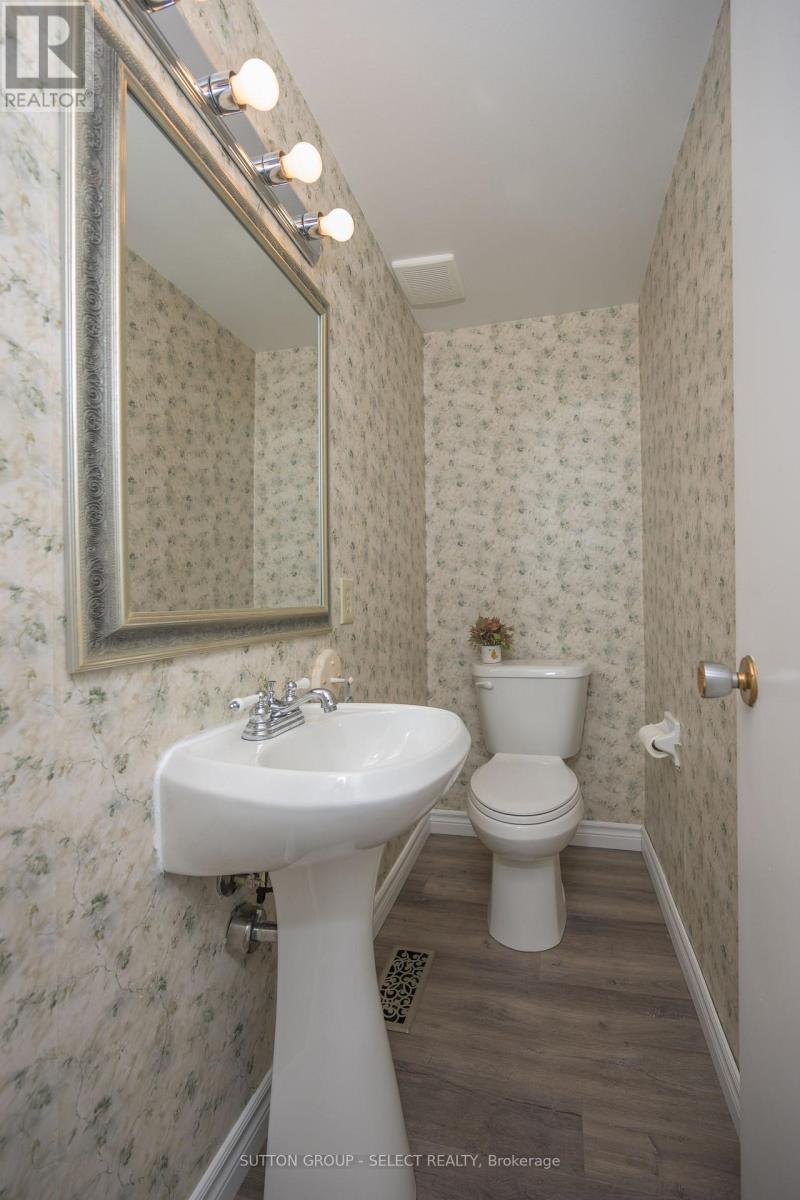 96 Elvira Crescent, London South, Ontario  N6E 2P5 - Photo 20 - X12540236