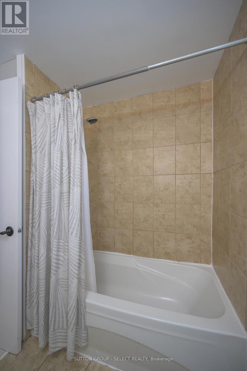 96 Elvira Crescent, London South, Ontario  N6E 2P5 - Photo 28 - X12540236