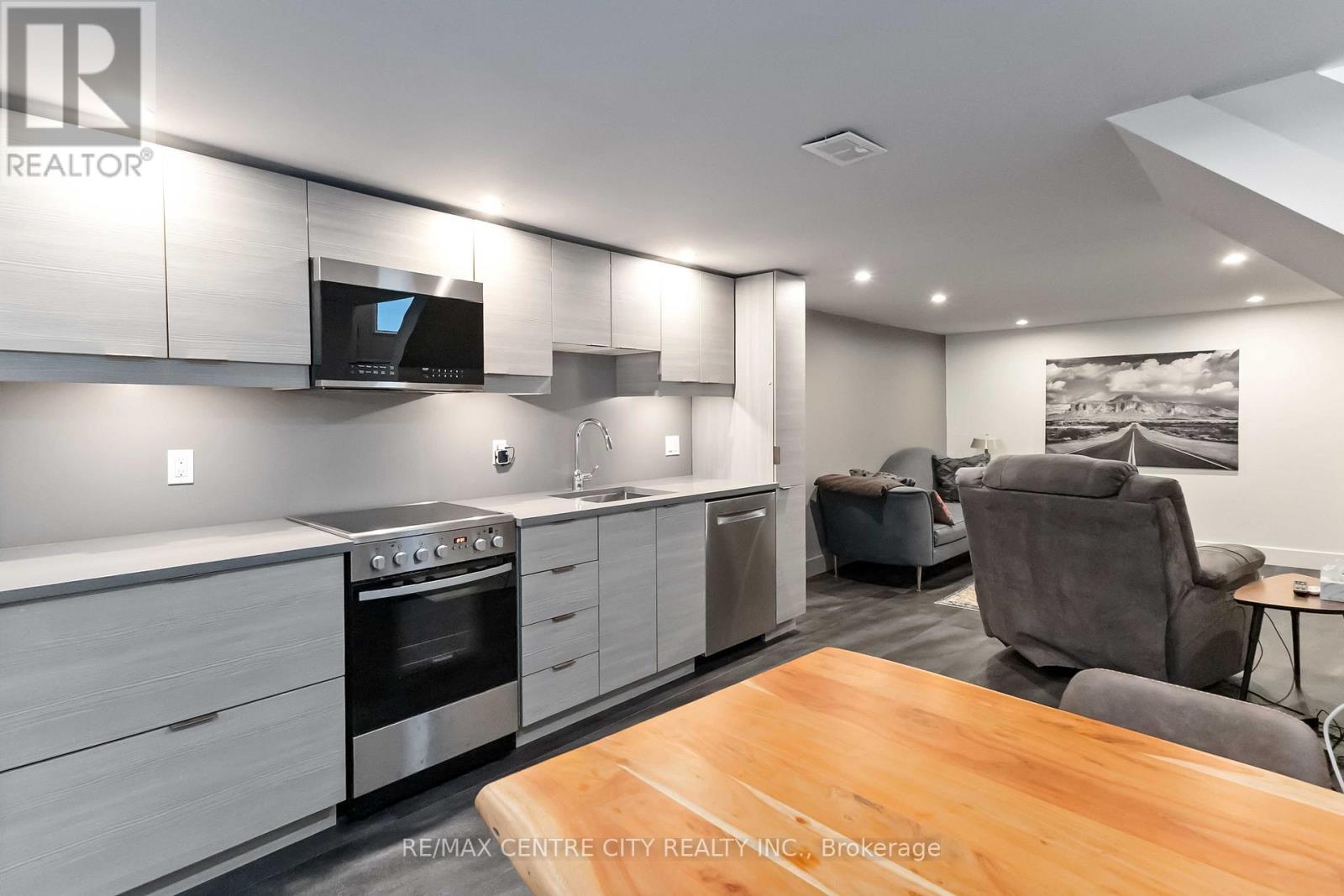 74 Doulton Street, London East, Ontario  N5W 2P7 - Photo 35 - X12540276