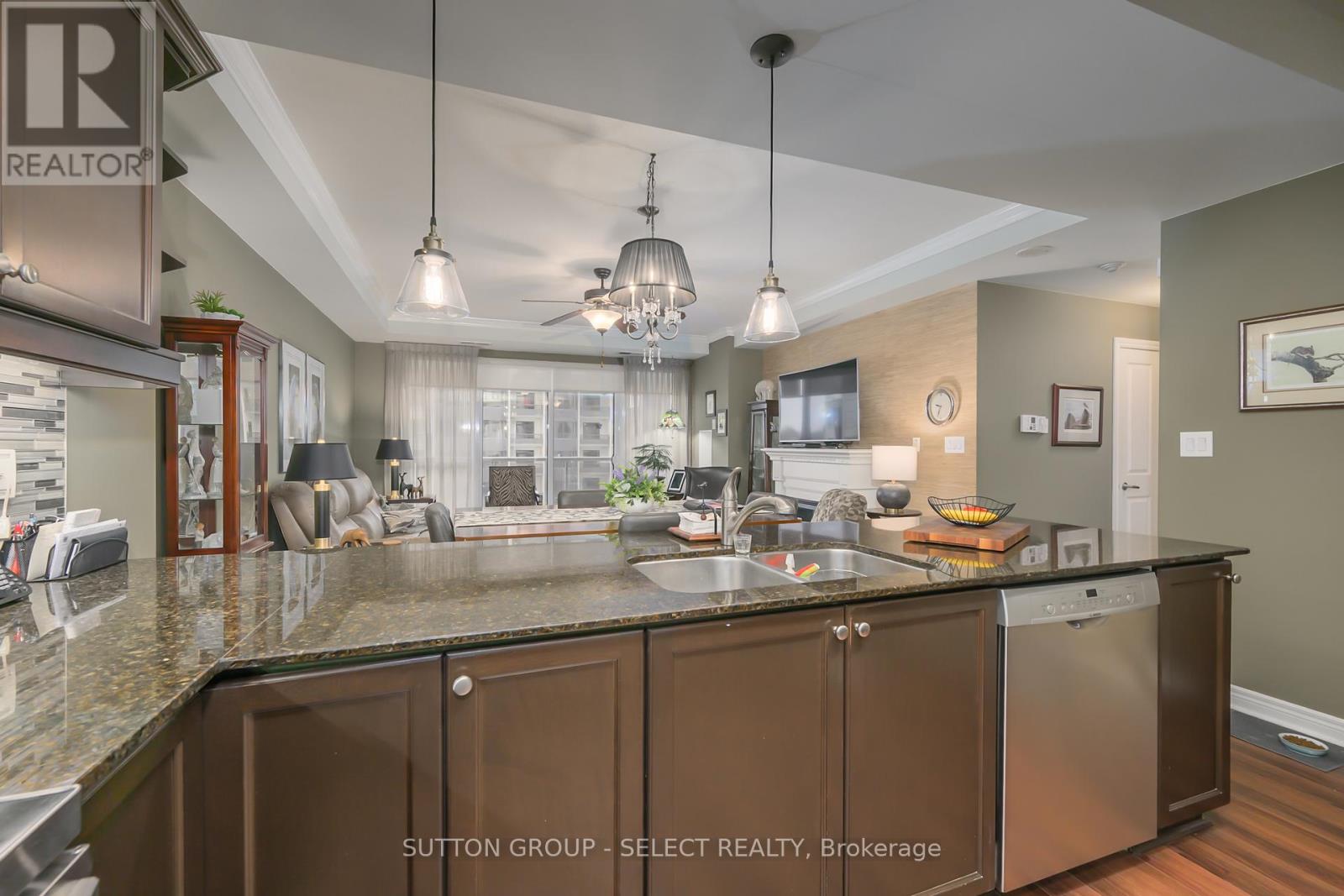 812 - 1030 Coronation Drive, London North, Ontario  N6G 0G5 - Photo 5 - X12540304