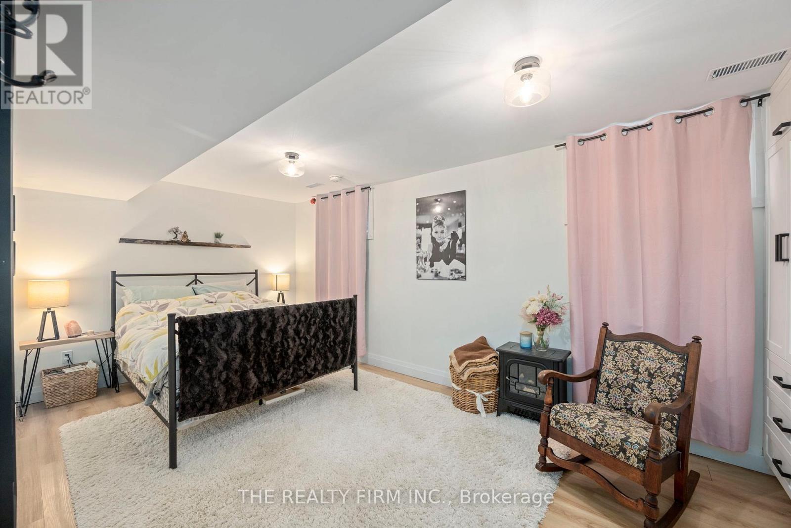 179 Valleyview Drive, Middlesex Centre, Ontario N0L 1R0 - Photo 11 - X12540366