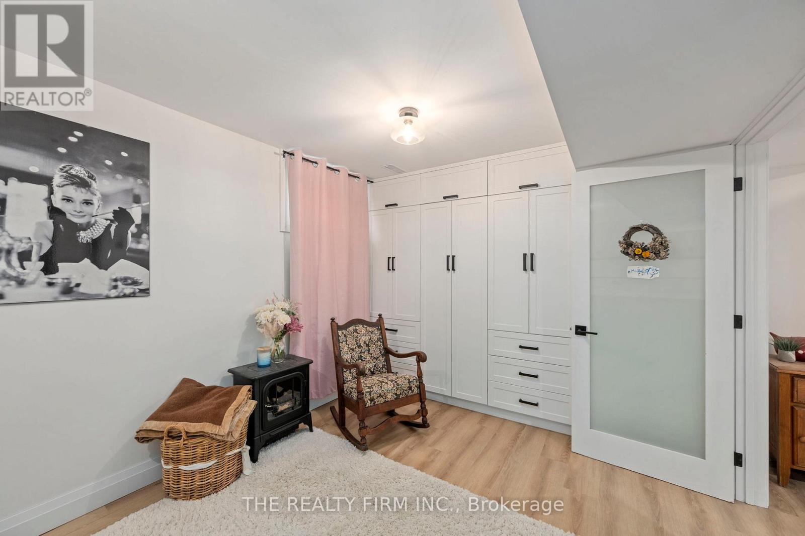 179 Valleyview Drive, Middlesex Centre, Ontario N0L 1R0 - Photo 12 - X12540366