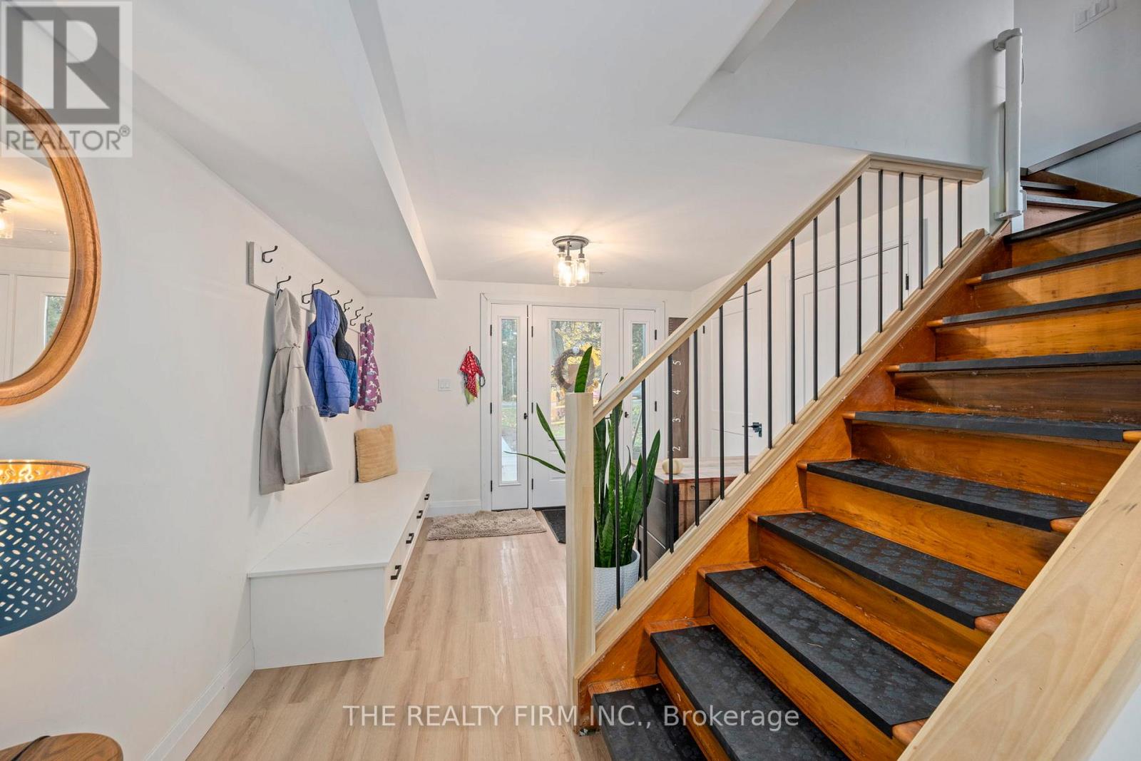 179 Valleyview Drive, Middlesex Centre, Ontario N0L 1R0 - Photo 13 - X12540366