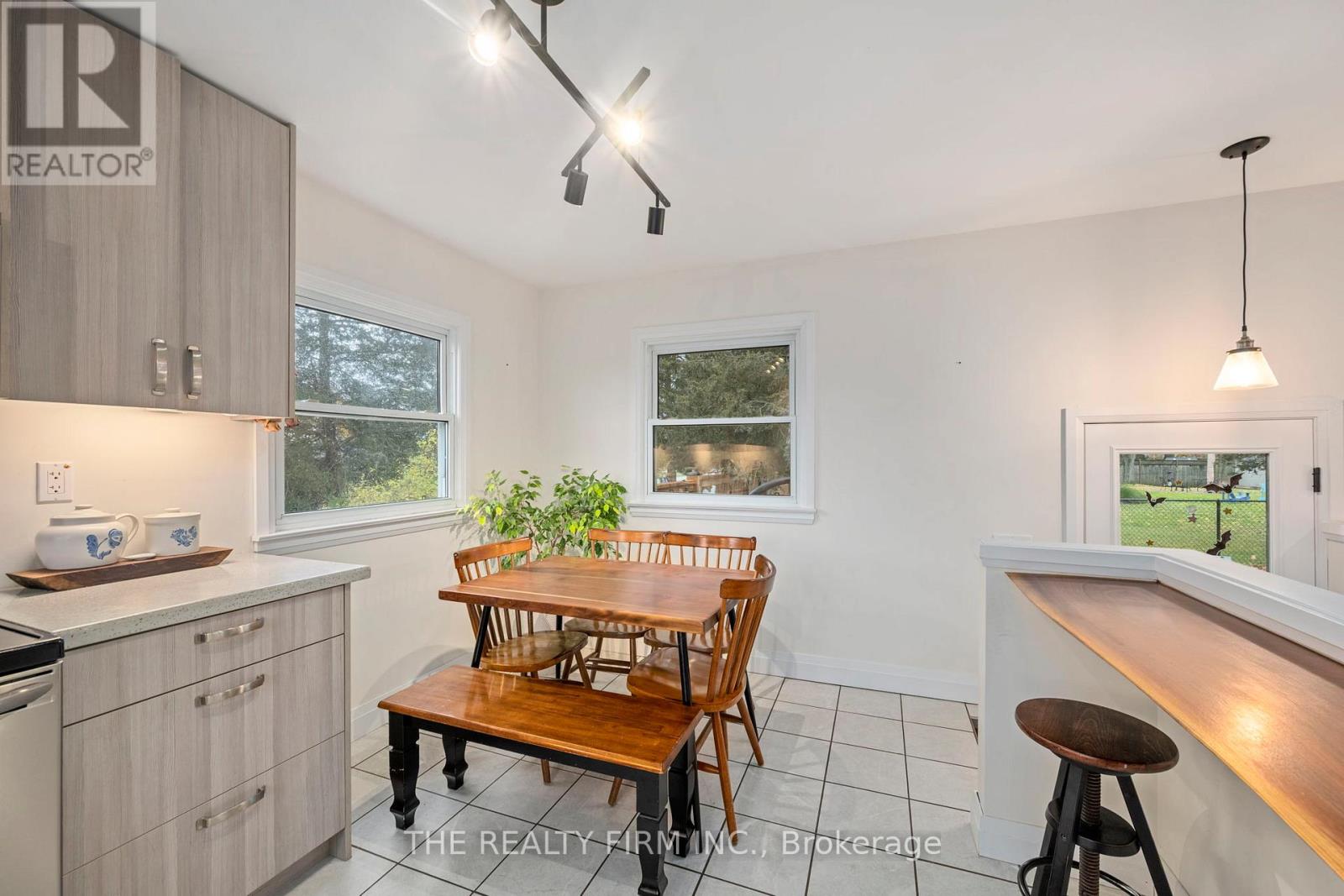 179 Valleyview Drive, Middlesex Centre, Ontario N0L 1R0 - Photo 16 - X12540366