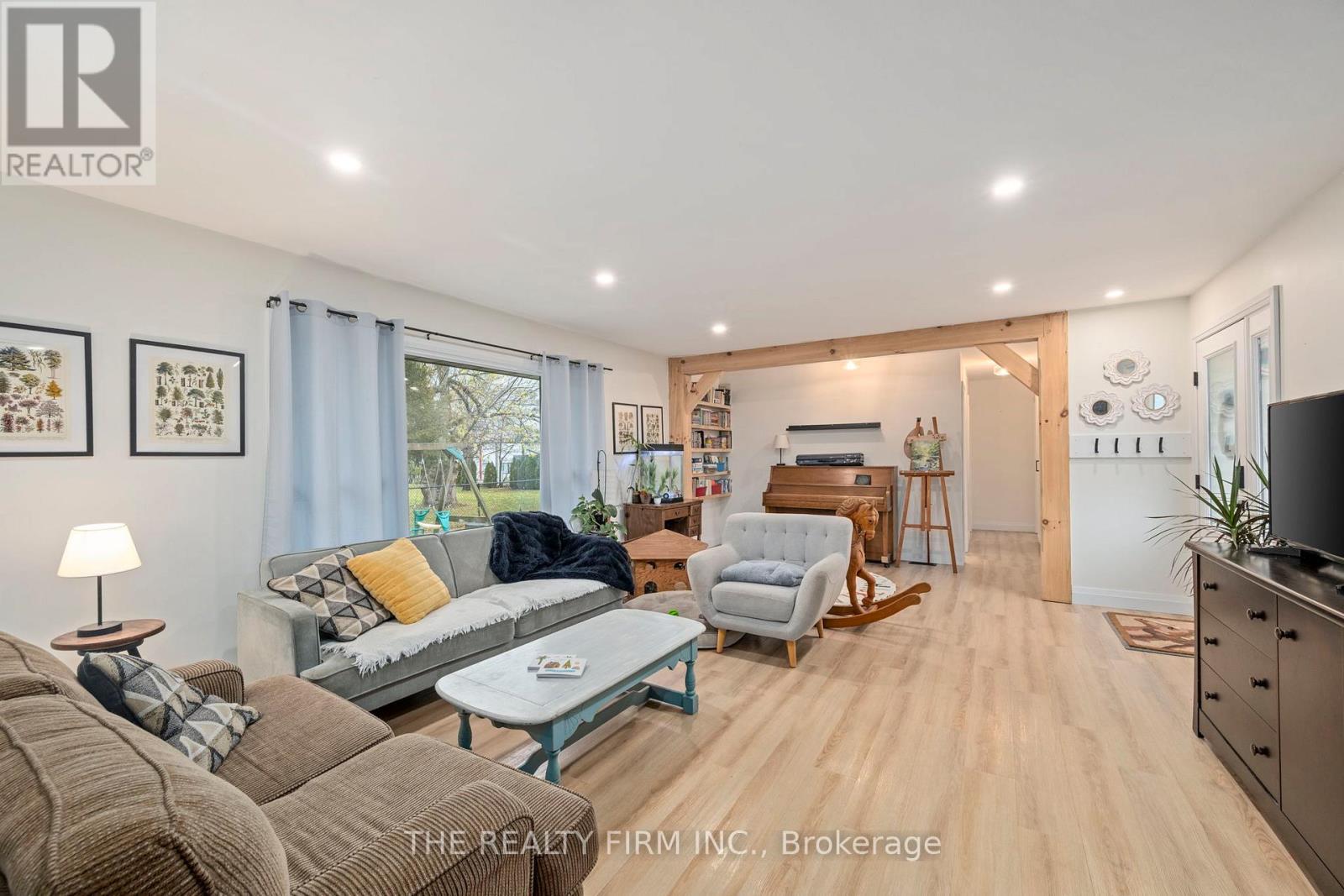 179 Valleyview Drive, Middlesex Centre, Ontario N0L 1R0 - Photo 17 - X12540366