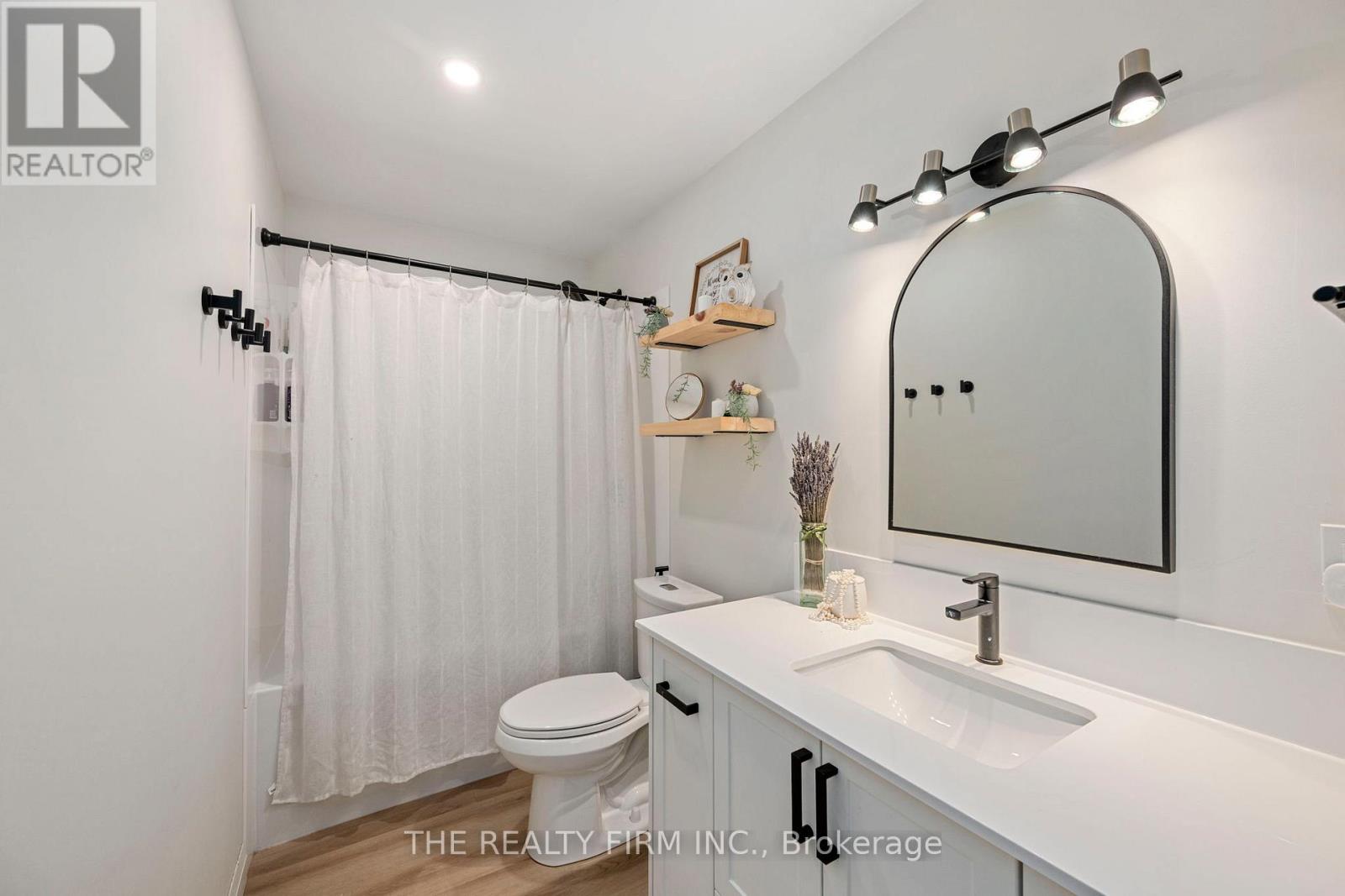 179 Valleyview Drive, Middlesex Centre, Ontario N0L 1R0 - Photo 22 - X12540366