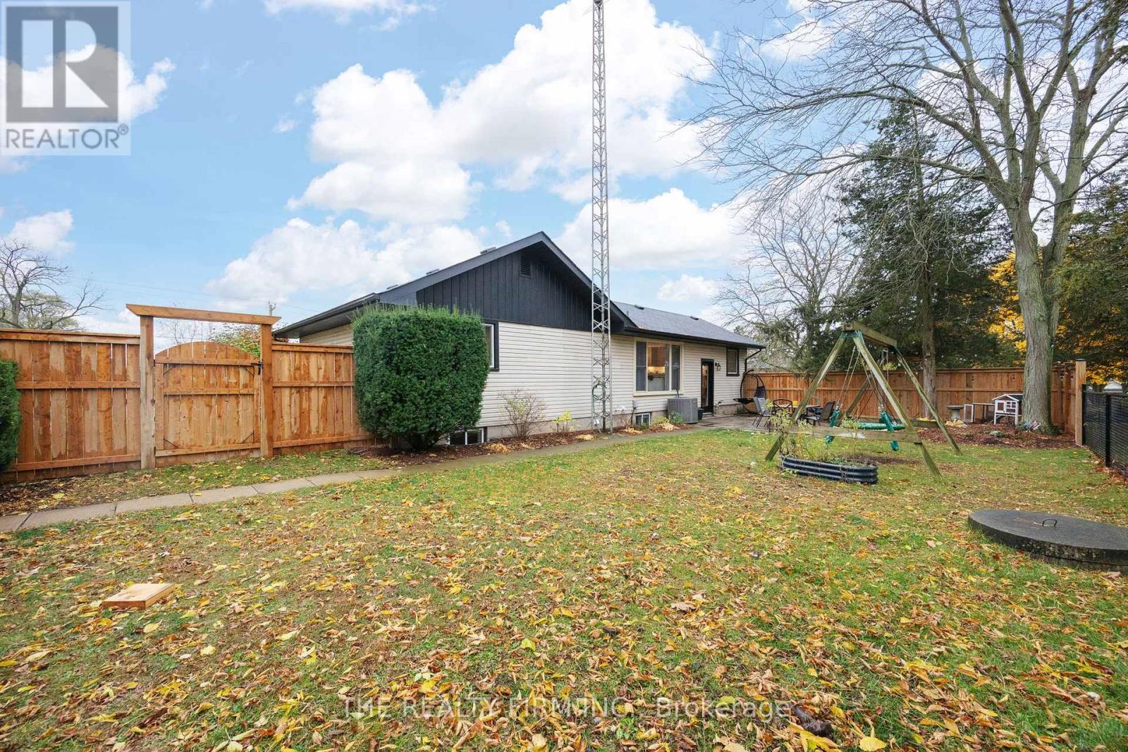 179 Valleyview Drive, Middlesex Centre, Ontario N0L 1R0 - Photo 26 - X12540366