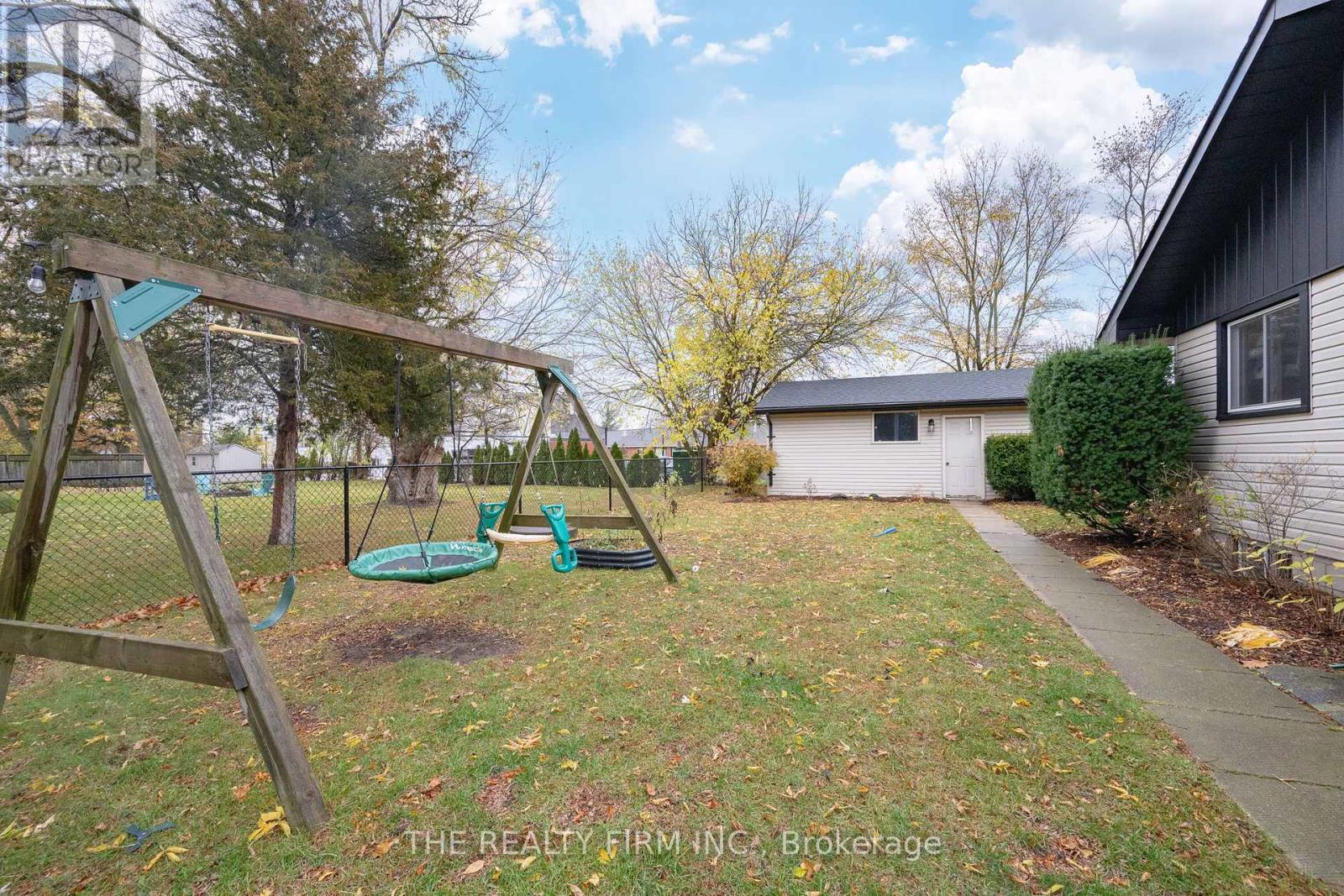 179 Valleyview Drive, Middlesex Centre, Ontario N0L 1R0 - Photo 29 - X12540366