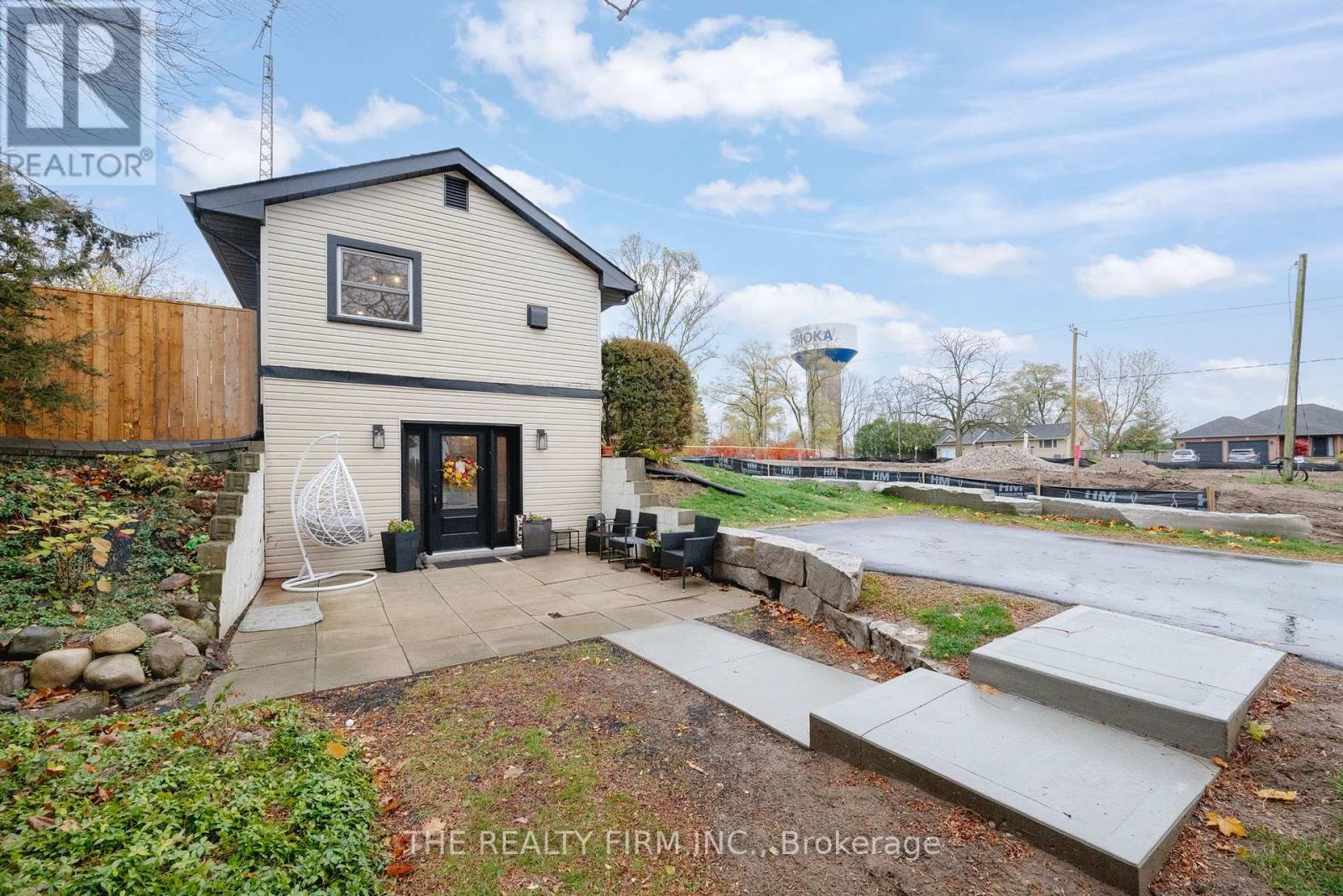 179 Valleyview Drive, Middlesex Centre, Ontario N0L 1R0 - Photo 3 - X12540366