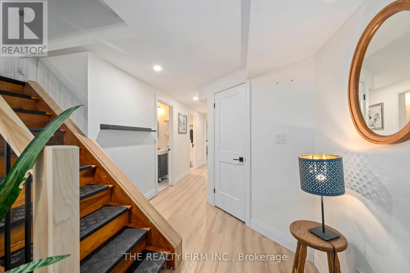 179 Valleyview Drive, Middlesex Centre, Ontario N0L 1R0 - Photo 6 - X12540366