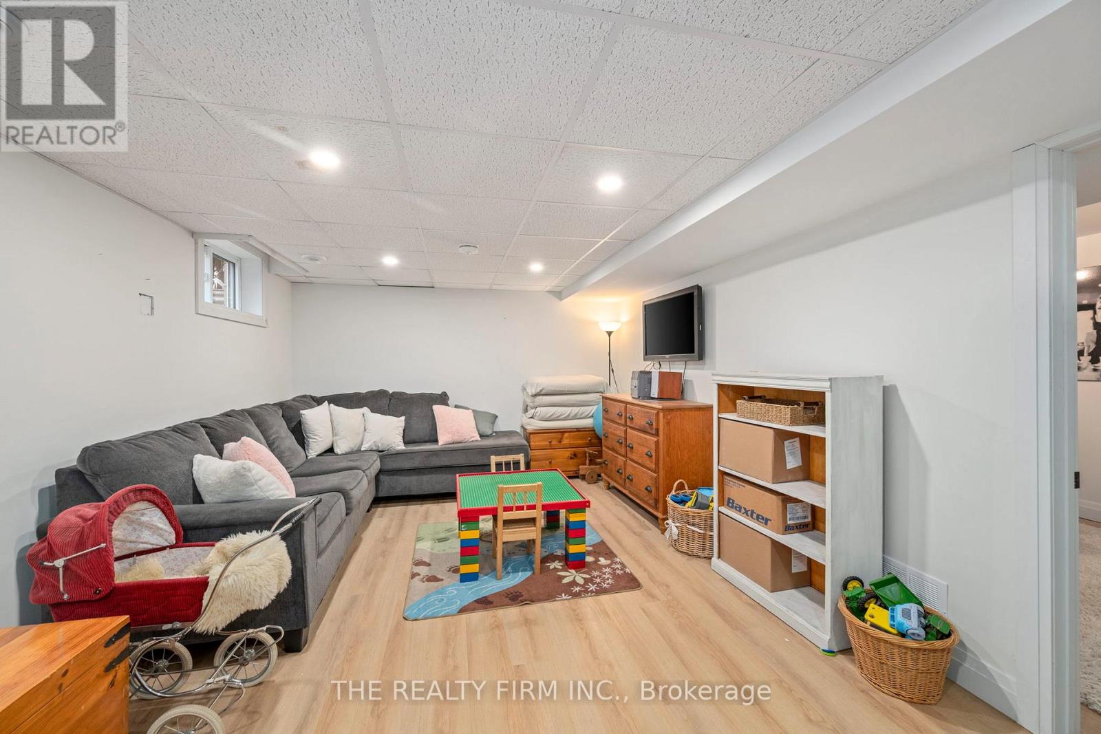 179 Valleyview Drive, Middlesex Centre, Ontario N0L 1R0 - Photo 9 - X12540366