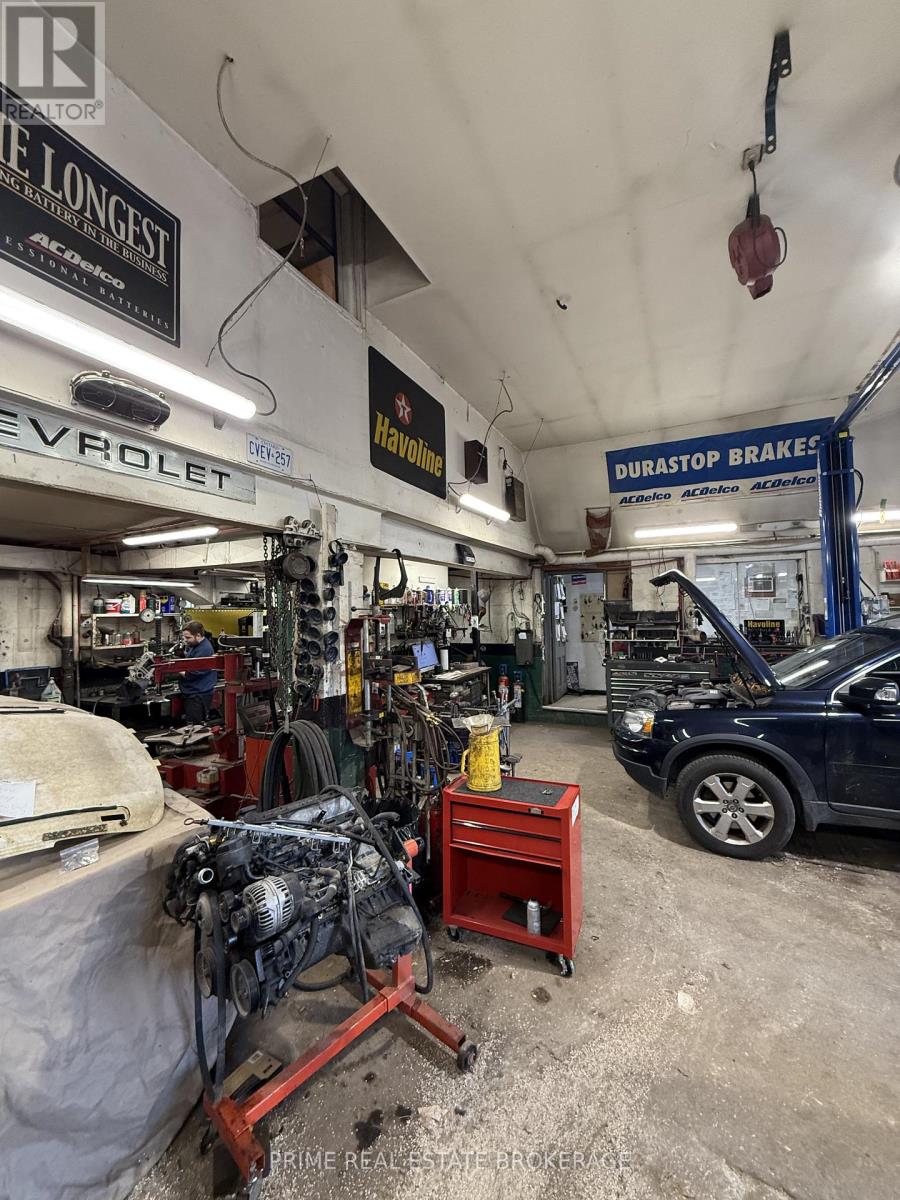 703 Central Avenue, London East, Ontario  N5W 3P9 - Photo 11 - X12540428