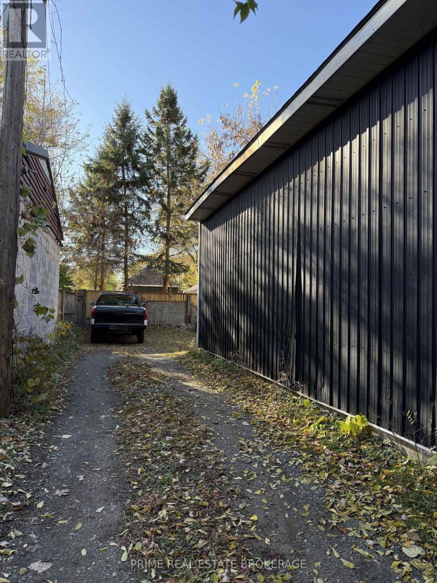 703 Central Avenue, London East, Ontario  N5W 3P9 - Photo 4 - X12540428