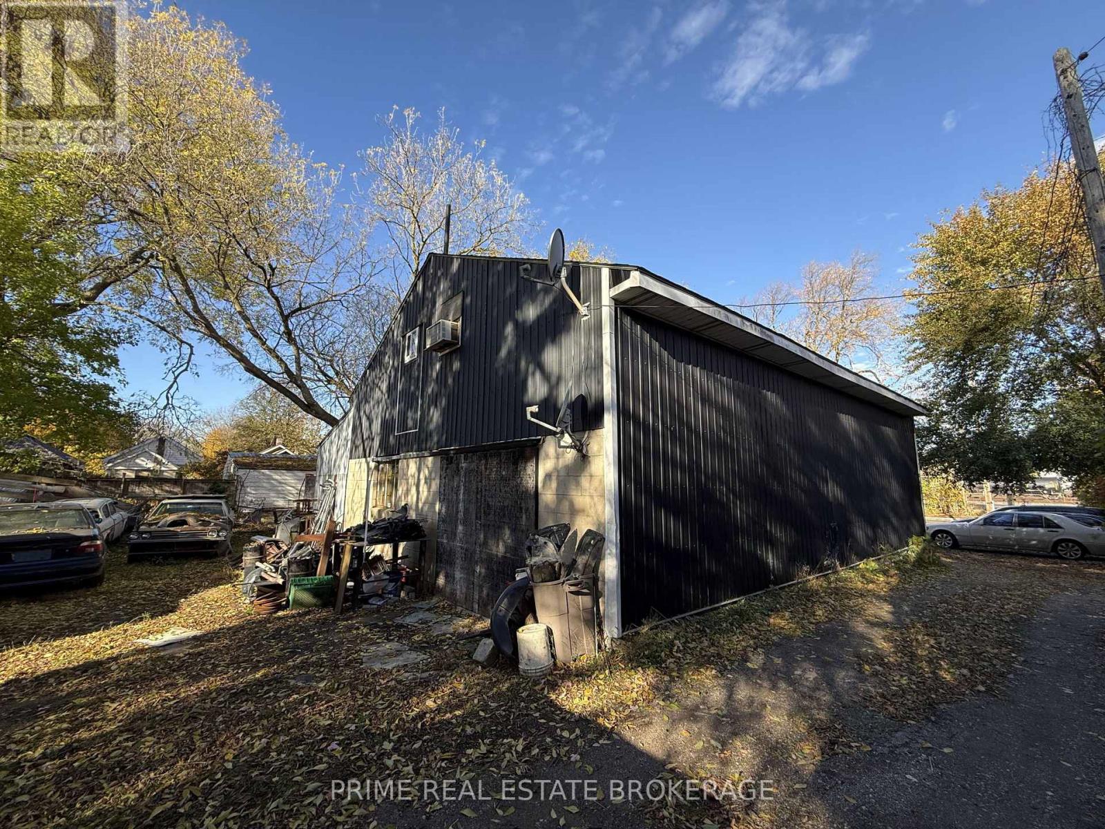 703 Central Avenue, London East, Ontario  N5W 3P9 - Photo 5 - X12540428