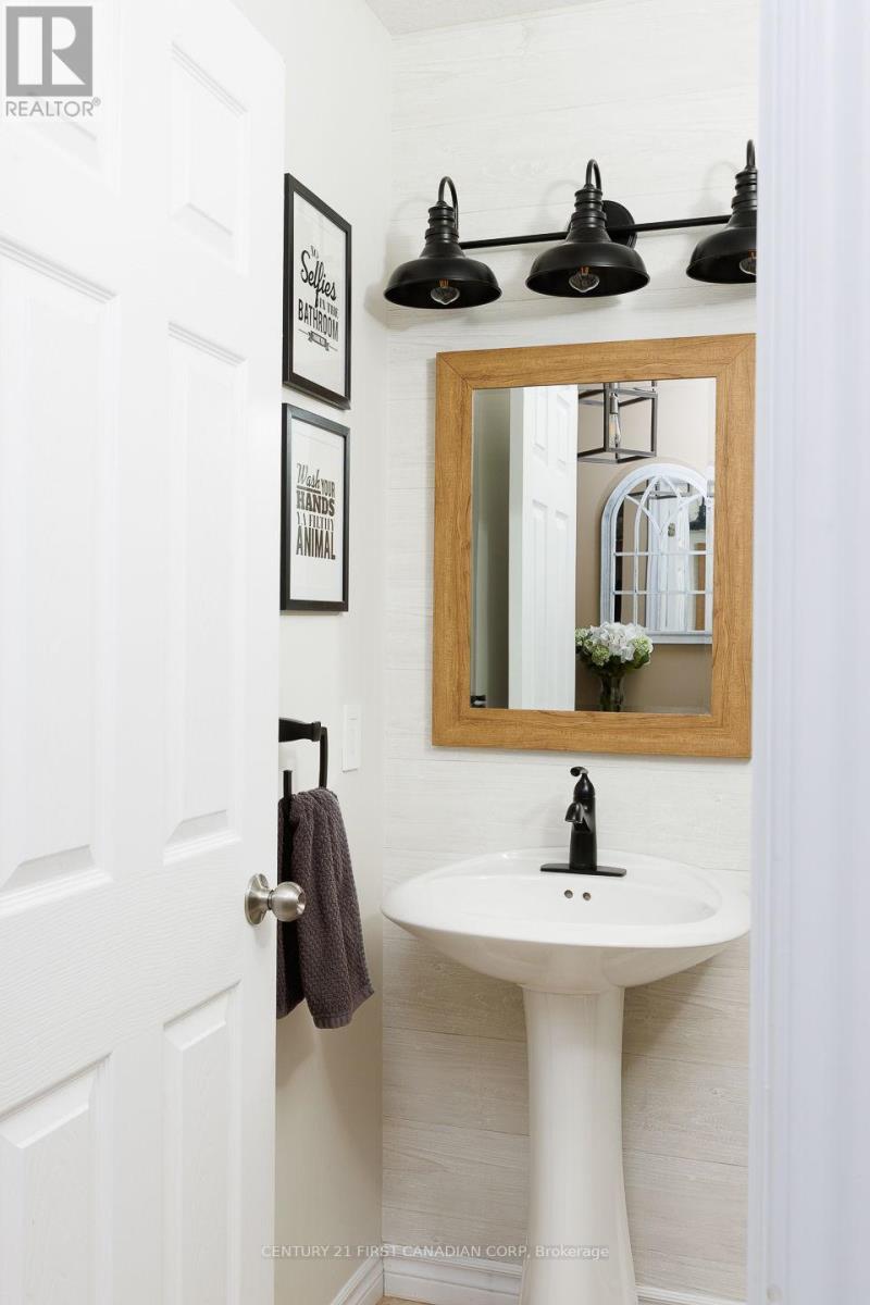 2459 Asima Drive, London South, Ontario  N6M 0B3 - Photo 14 - X12540524