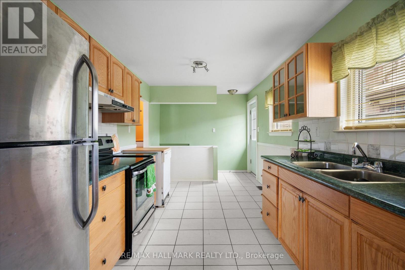 727 Kingfisher Drive, Pickering, Ontario  L1W 1X4 - Photo 15 - E12540116