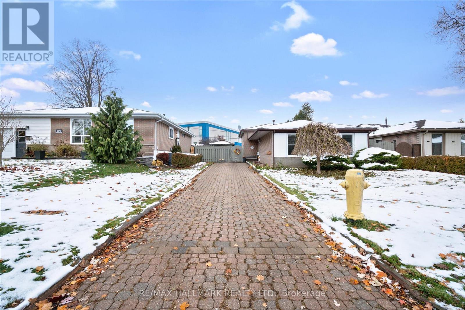 727 Kingfisher Drive, Pickering, Ontario  L1W 1X4 - Photo 3 - E12540116