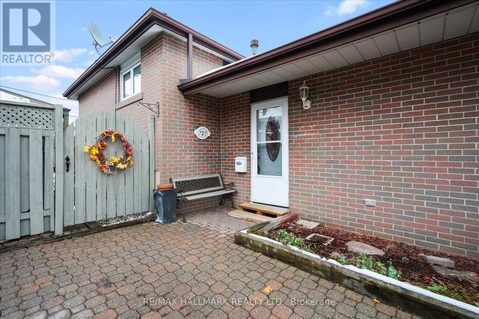 727 Kingfisher Drive, Pickering, Ontario  L1W 1X4 - Photo 4 - E12540116