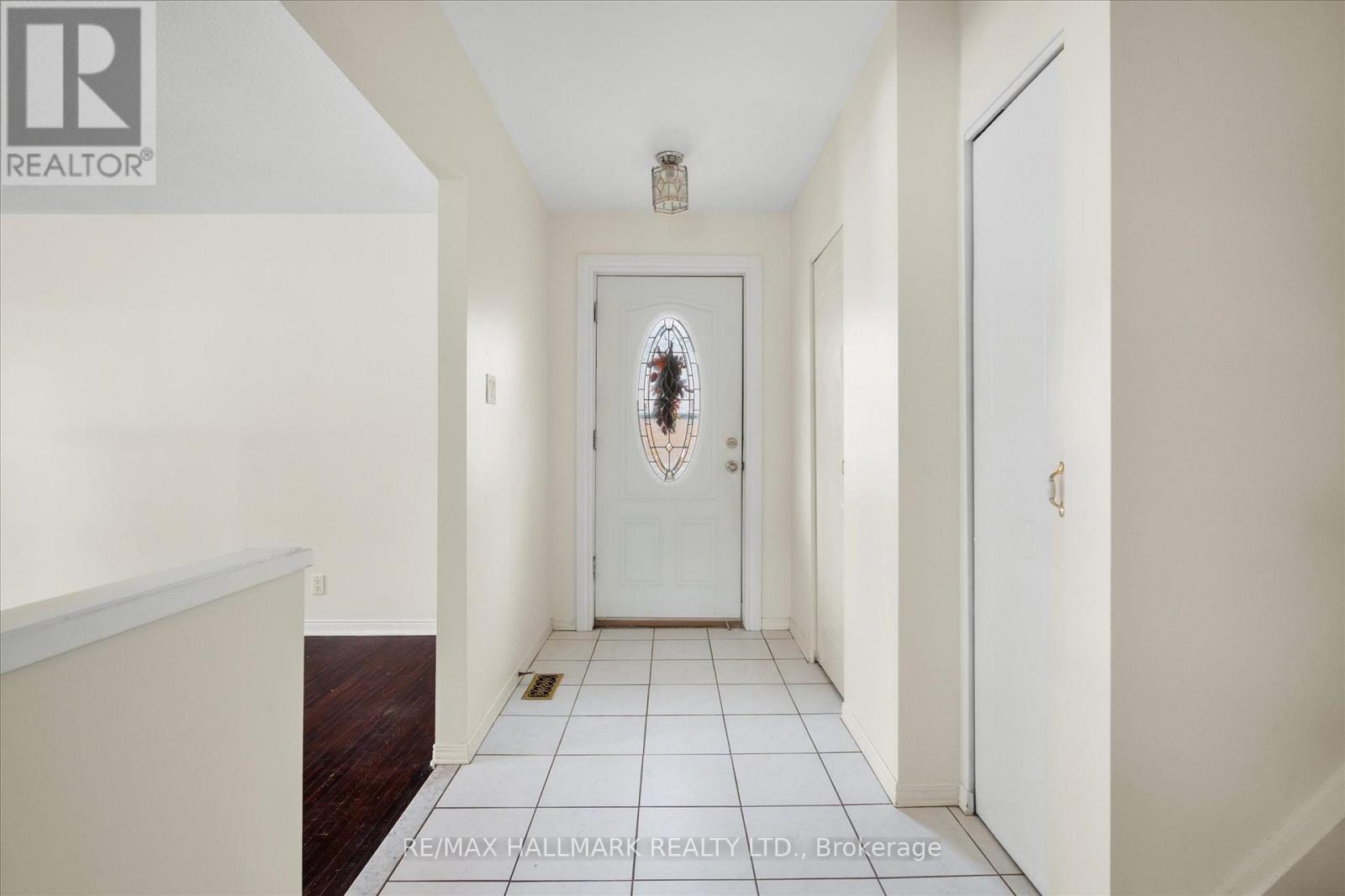 727 Kingfisher Drive, Pickering, Ontario  L1W 1X4 - Photo 5 - E12540116