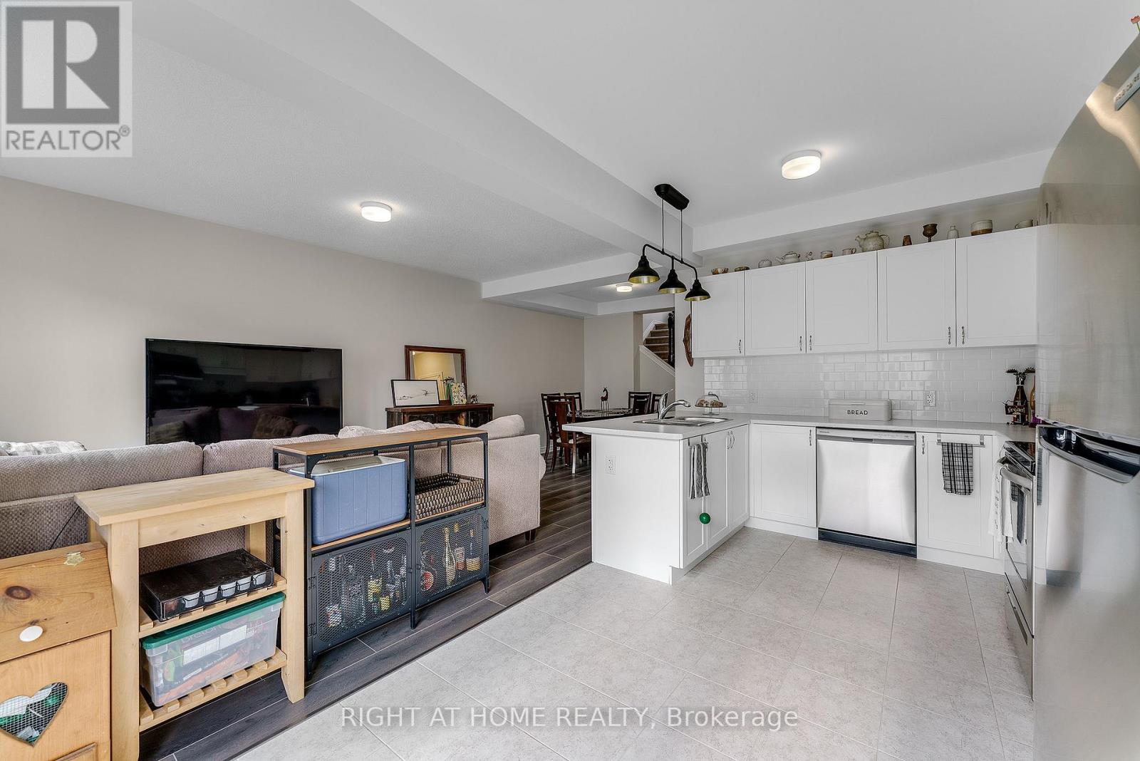 715 Derreen Avenue, Ottawa, Ontario K2S 2Y9 - Photo 14 - X12540310