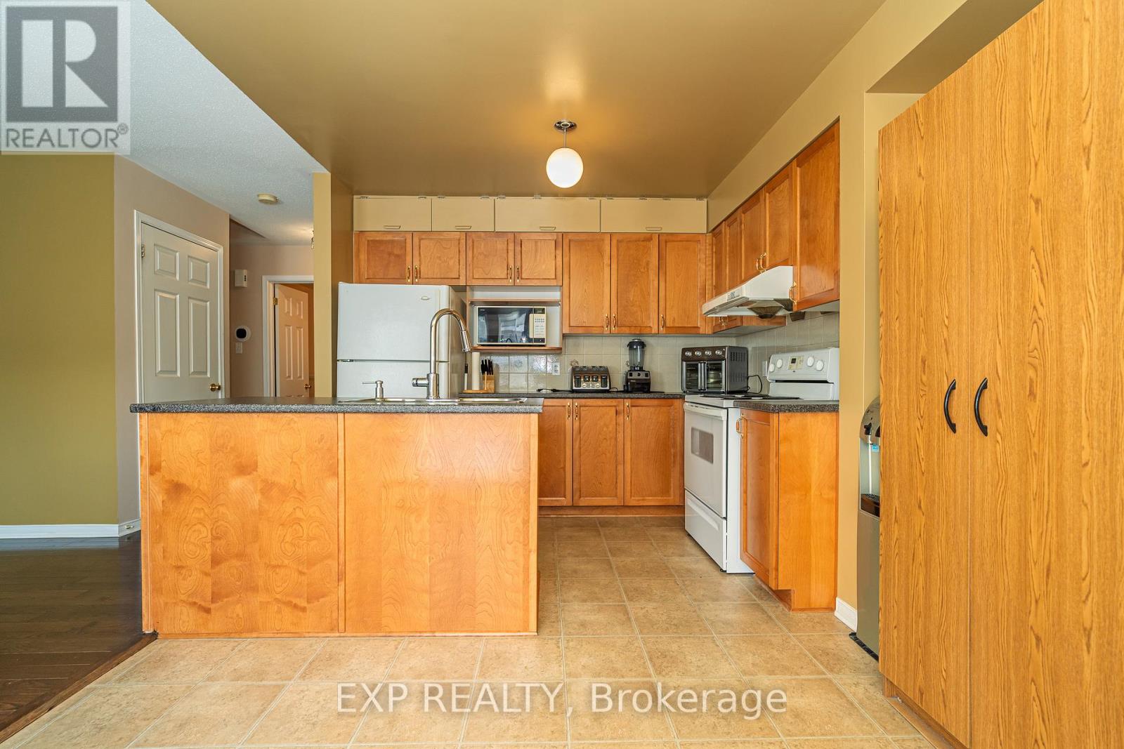 132 Grovemont Drive, Ottawa, Ontario  K2G 6Z9 - Photo 11 - X12540324