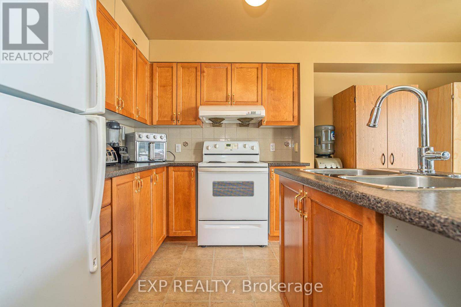 132 Grovemont Drive, Ottawa, Ontario  K2G 6Z9 - Photo 12 - X12540324