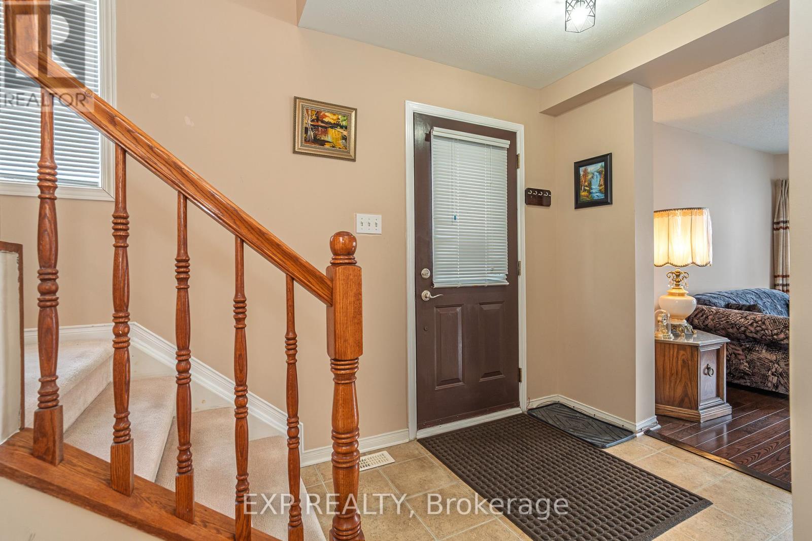132 Grovemont Drive, Ottawa, Ontario  K2G 6Z9 - Photo 4 - X12540324