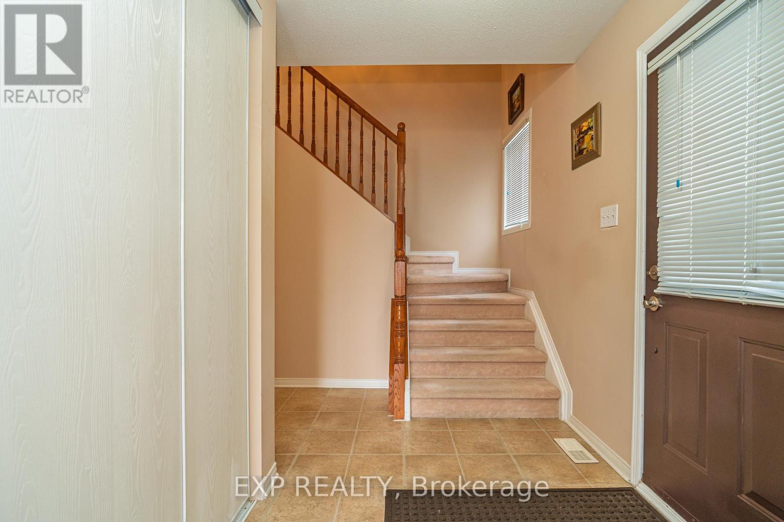 132 Grovemont Drive, Ottawa, Ontario  K2G 6Z9 - Photo 5 - X12540324