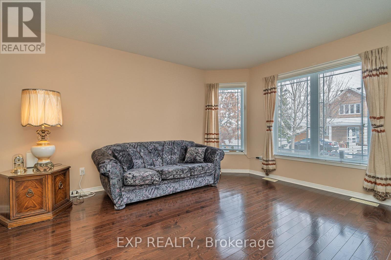 132 Grovemont Drive, Ottawa, Ontario  K2G 6Z9 - Photo 6 - X12540324