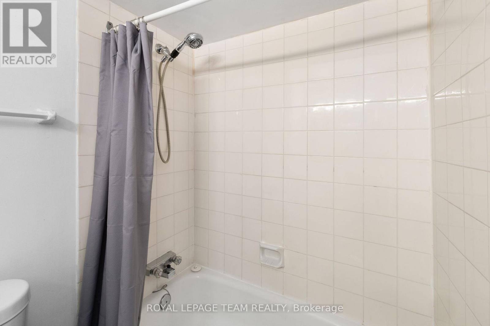 314 - 214 Viewmount Drive, Ottawa, Ontario K2E 7X3 - Photo 18 - X12540368