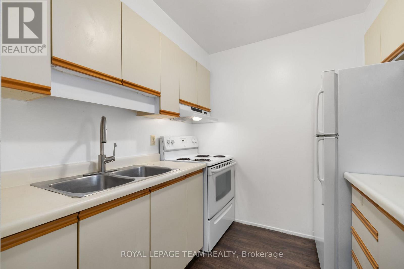 314 - 214 Viewmount Drive, Ottawa, Ontario K2E 7X3 - Photo 6 - X12540368