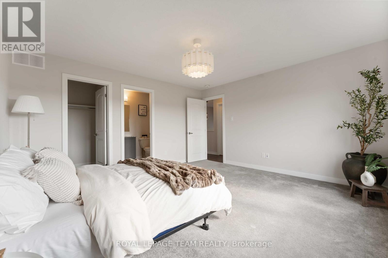 3040 Travertine Way, Ottawa, Ontario  K2J 6W9 - Photo 23 - X12540436