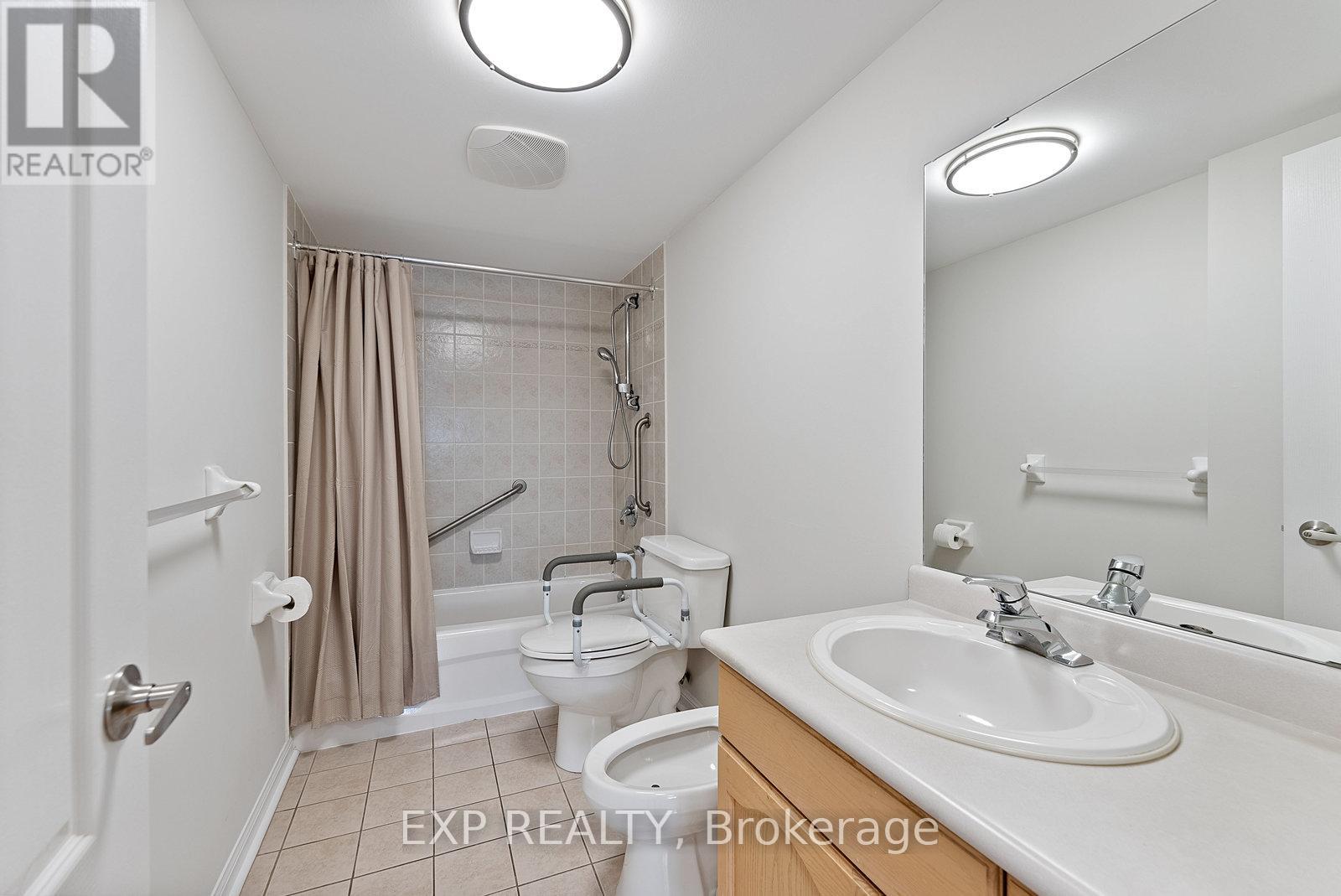 210 - 2506 Rutherford Road, Vaughan, Ontario  L4K 5N4 - Photo 19 - N12540134