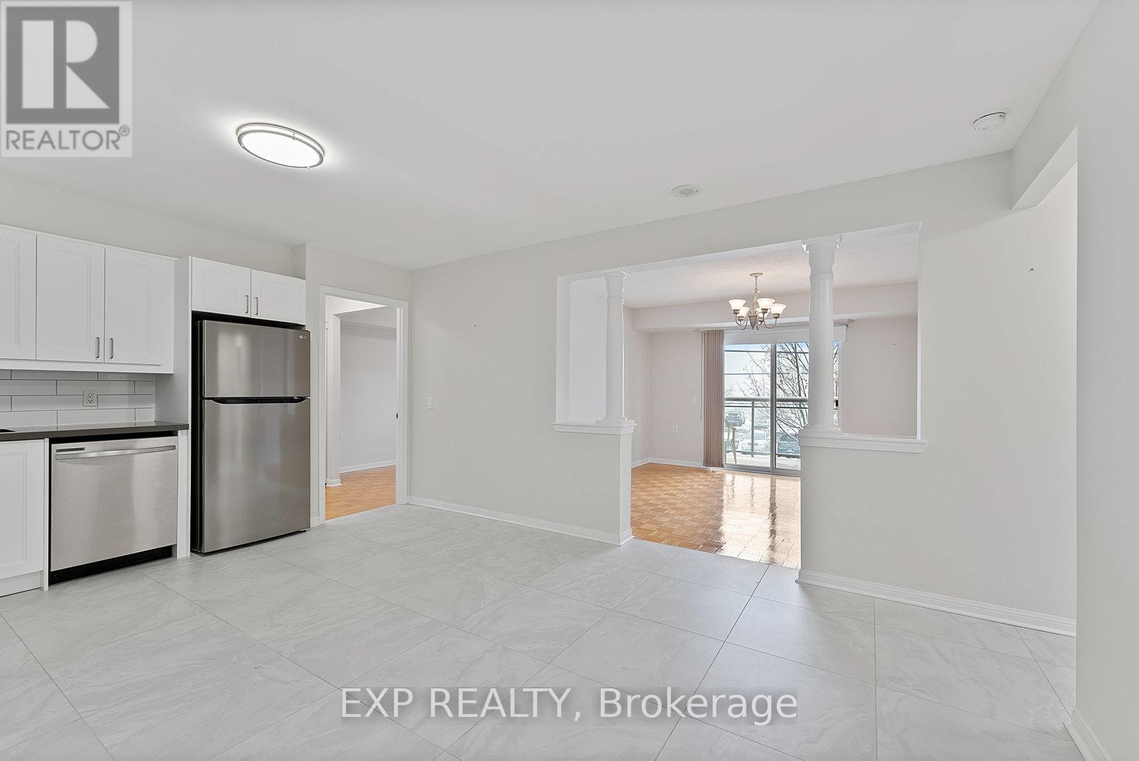 210 - 2506 Rutherford Road, Vaughan, Ontario  L4K 5N4 - Photo 2 - N12540134