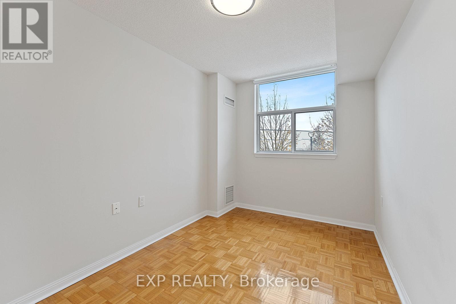 210 - 2506 Rutherford Road, Vaughan, Ontario  L4K 5N4 - Photo 21 - N12540134