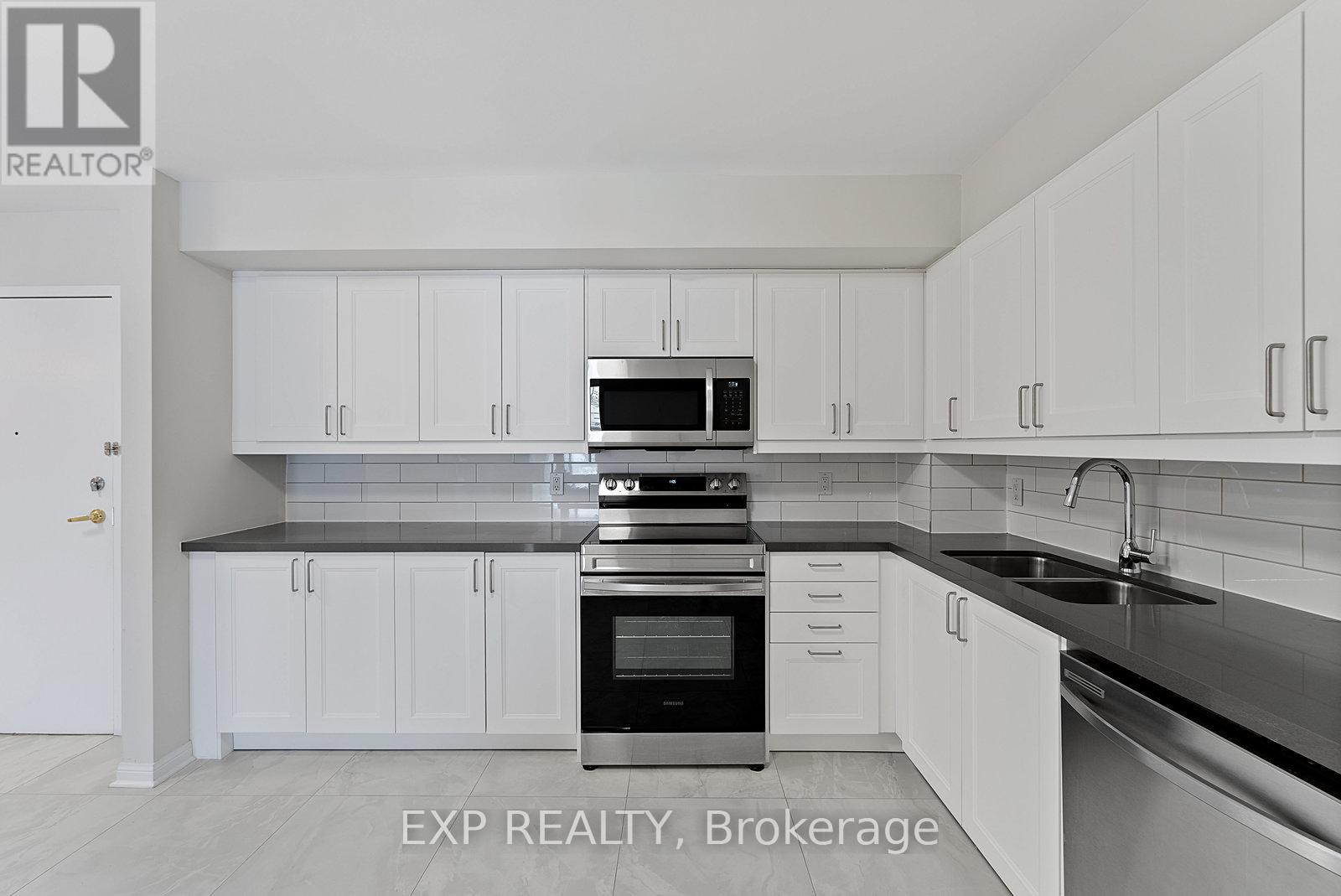 210 - 2506 Rutherford Road, Vaughan, Ontario  L4K 5N4 - Photo 4 - N12540134